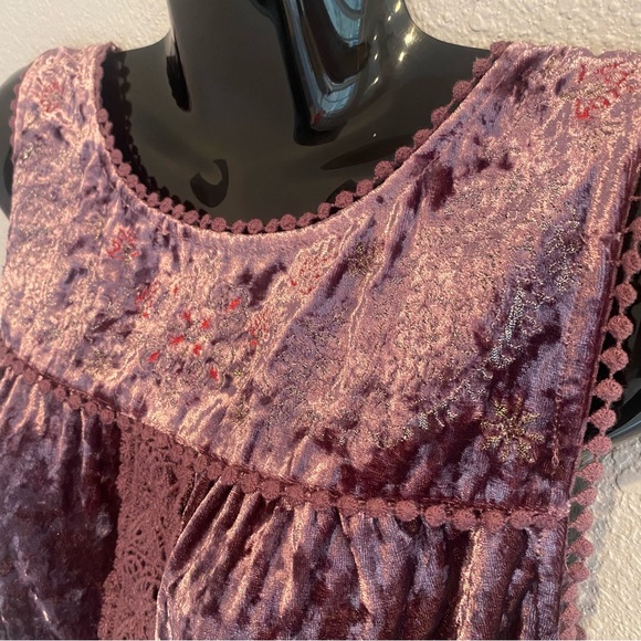Velvet Lace Trim Top - Picture 6 of 9